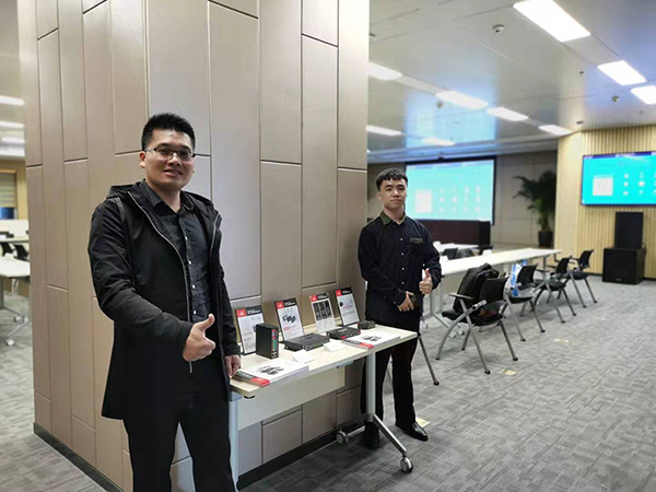 馬科技在會議現(xiàn)場著重展現(xiàn)了公司5G燈桿網(wǎng)關(guān).jpg