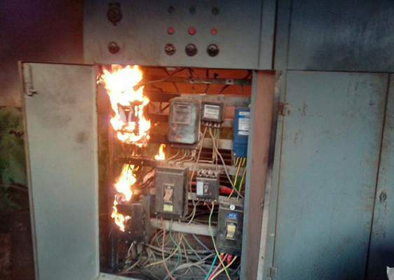 高壓配電柜事故.jpg 高壓配電柜事故.jpg