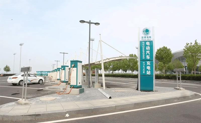 戶外充電場(chǎng)站.jpg 戶外充電場(chǎng)站.jpg